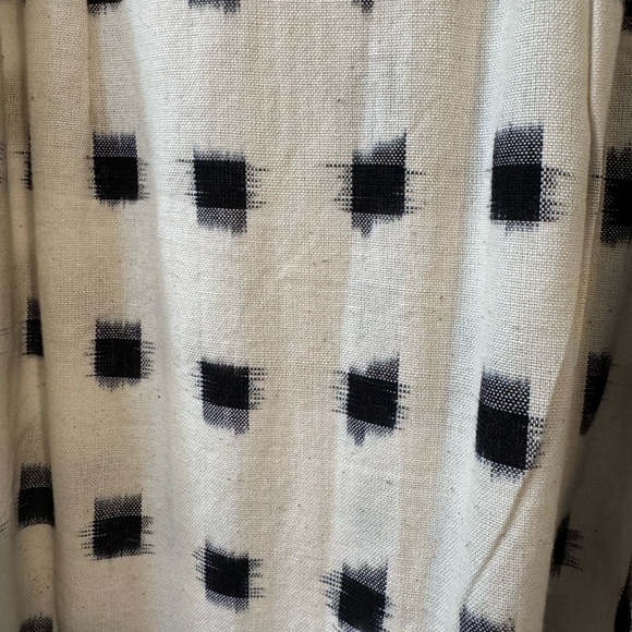 Black and White Tea Length Dress with Pockets - Picture 3 of 4